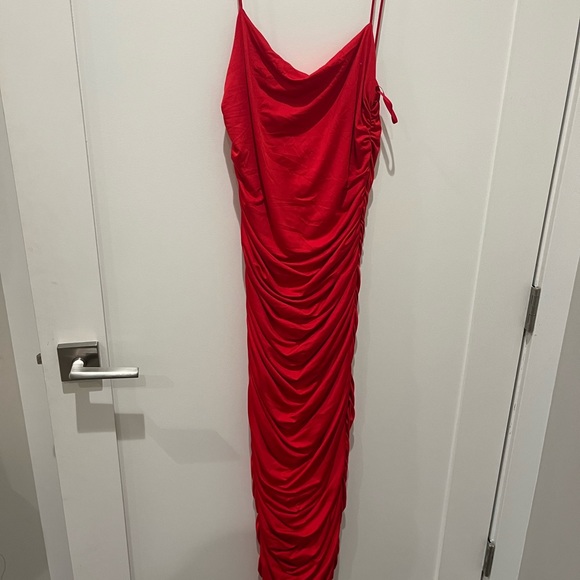 Red midi dress with spaghetti straps - Picture 3 of 6